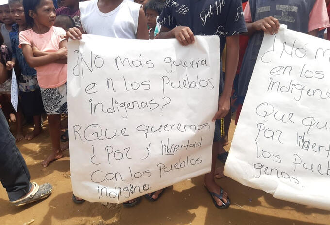 Los niños piden que cese la guerra en los resguardos del Alto Baudó.