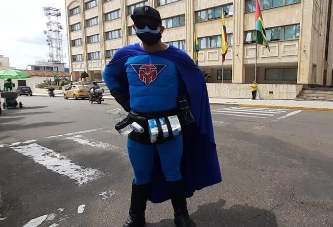Tapabocaman, el héroe de Bucaramanga contra el Covid