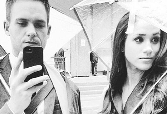 Meghan Markle y Patrick J. Adams Meghan Markle y Patrick J. Adams