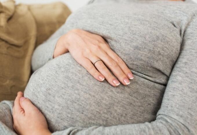 La familia de la víctima denuncia a la profesional de la salud que le aplicó la inyección.