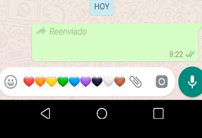 Chat de WhatsApp con corazones