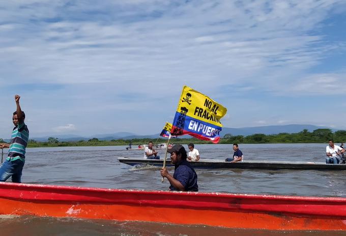 Con caravana, pescadores protestaron por piloto de fracking en Puerto Wilches, Santander