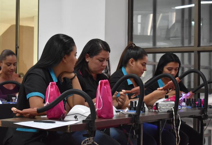 La Ruta de Charlotte - Manicure - Pedicure