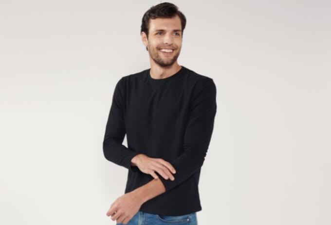 Moda masculina con con botellas reciclables