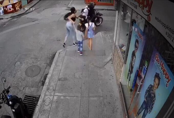 Mujer es atracada delante de sus dos hijos en Tolima