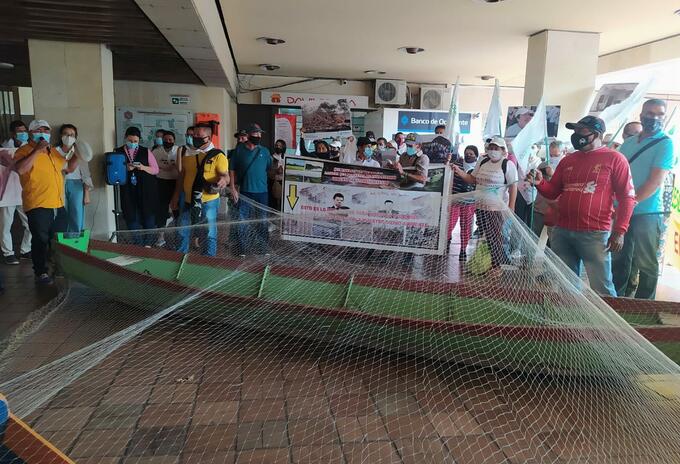 Afectados por el Quimbo se tomaron la Gobernación del Huila