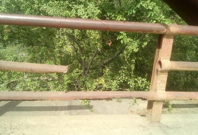 El puente fue construido hace unos 20 años.