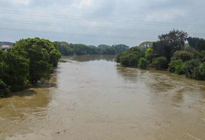 Algunas viviendas presentan inundaciones.