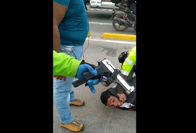 Venezolano robando en Cundinamarca