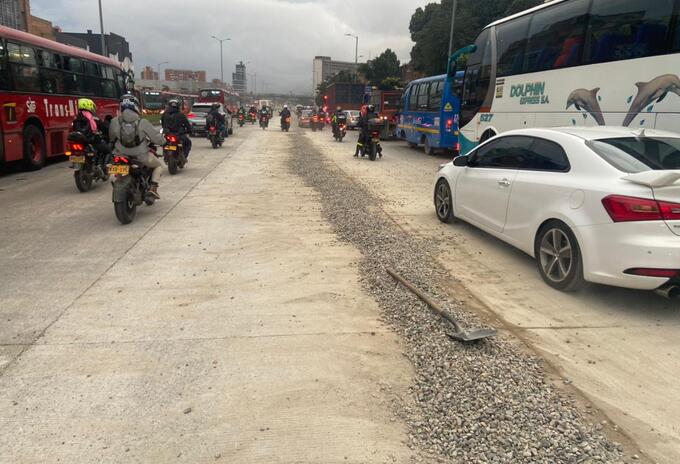 La carrera 30 de Bogotá amaneció con trancón