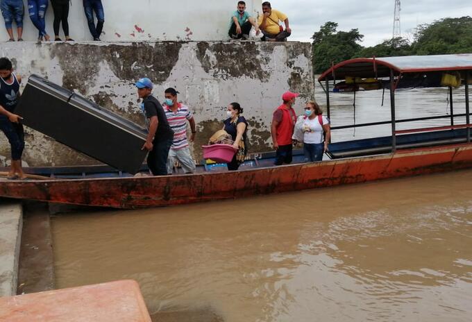 Así se realizan las mudanzas entre Venezuela y Colombia por la frontera con Arauca
