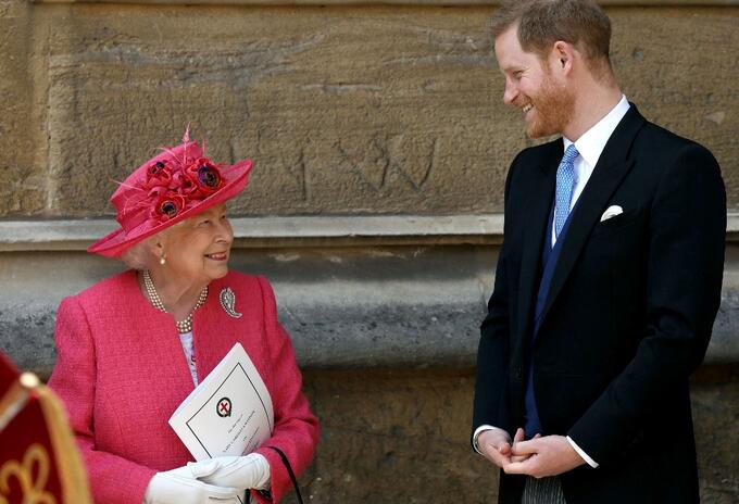Reina Isabel II y el príncipe Harry Reina Isabel II y el príncipe Harry