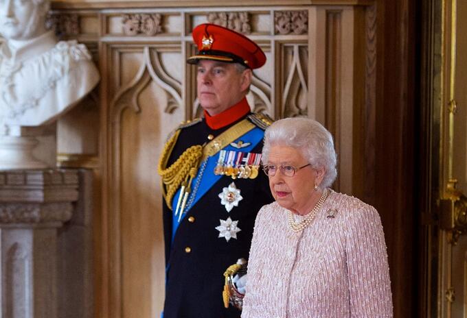 Príncipe Andrés y la reina Isabel II Príncipe Andrés y la reina Isabel II
