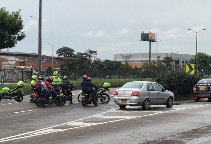 Bloqueos en la avenida Ciudad de Cali Bloqueos en la avenida Ciudad de Cali
