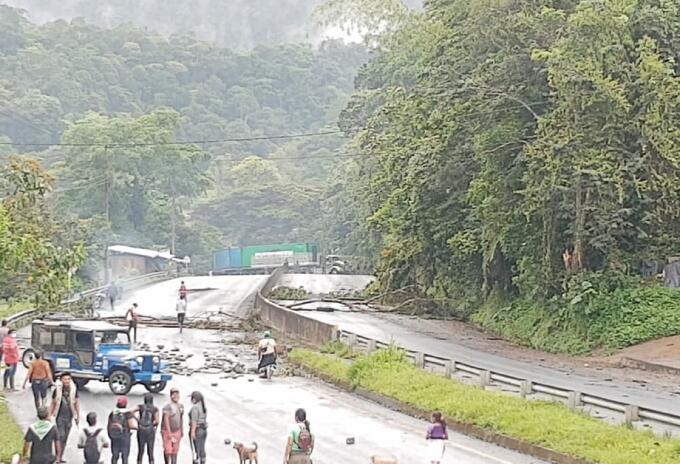 Bloqueos en Buenaventura, comunidades indígenas realizan cierres