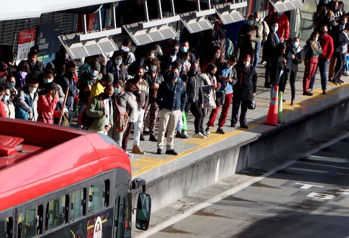 Cuarentena En Bogota Aglomeraciones En Transmilenio En El Tercer Pico Rcn Radio