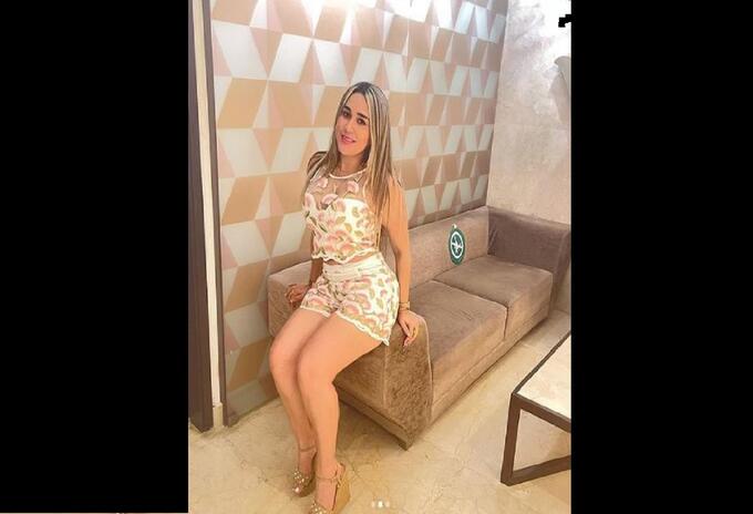 Profesora es despedida luego de subir fotos subidas de tono