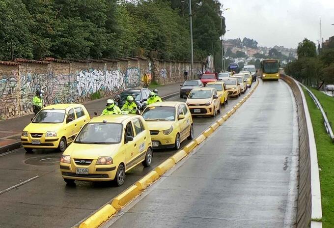 Taxistas: plan tortuga en Bogotá