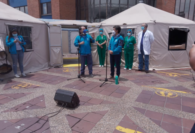 Tienda de campaña instalada por la alcaldesa Claudia López, en el hospital Kennedy, en Bogotá.