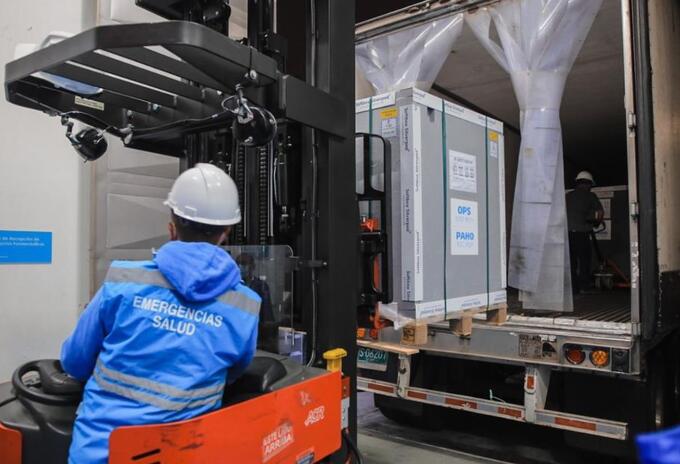 Llegada de vacunas de AstraZeneca a Colombia