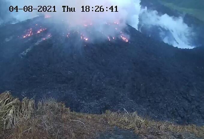 Volcán La Soufriere hizo erupción