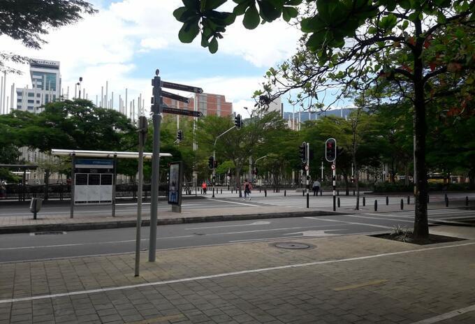 Imagen referencial del toque de queda continuo en Medellín.