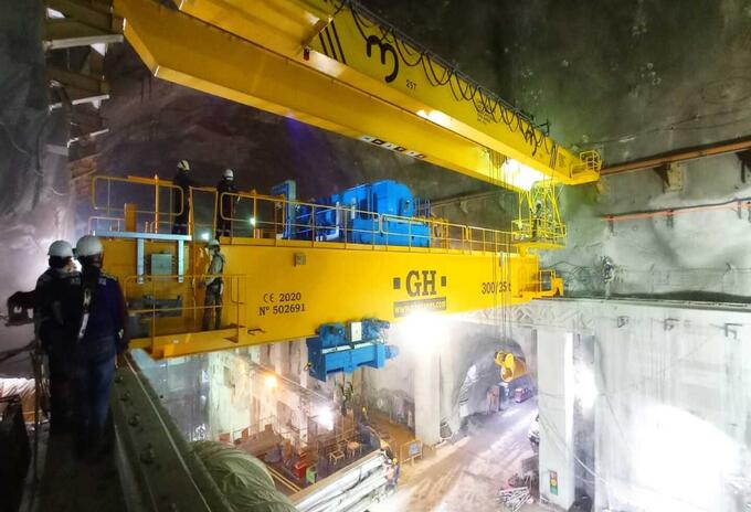 Instalación de puente grúa en Hidroituango.