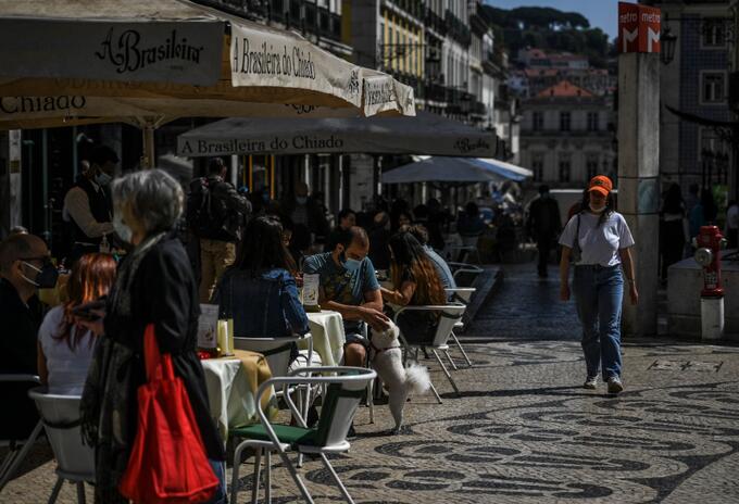 Reabren terrazas en Portugal