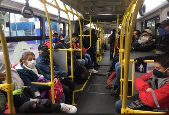 Viaje en un articulado de Transmilenio, en Bogotá