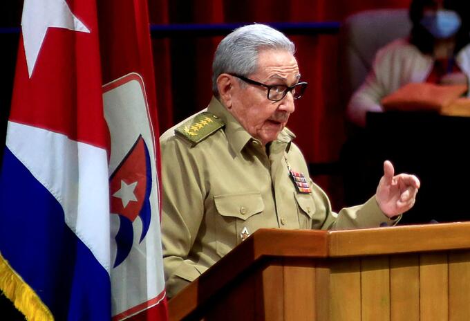 Raul Castro deja el Partido Comunista de Cuba