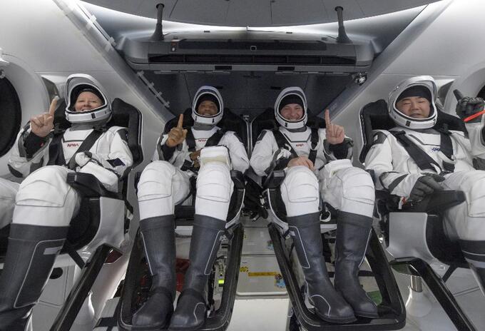El primer viaje comercial tripulado de la NASA retornó a la tierra El primer viaje comercial tripulado de la NASA retornó a la tierra