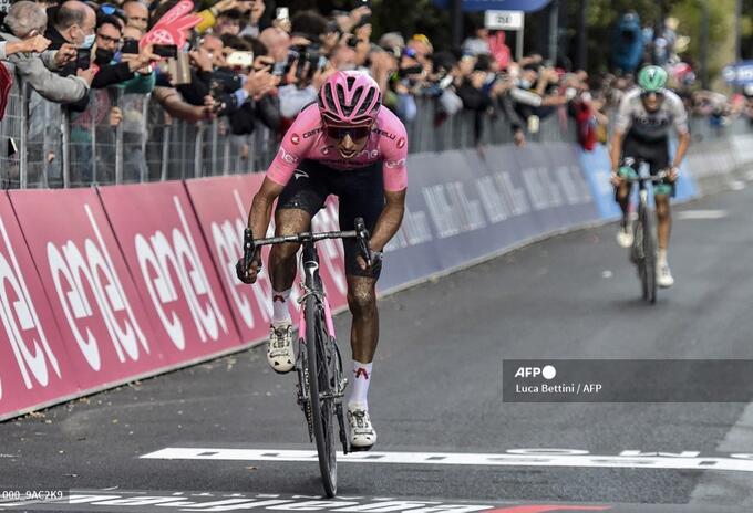 Giro De Italia Hoy Ataque De Egan Bernal Dejo Tirado A Simon Yates Rcn Radio