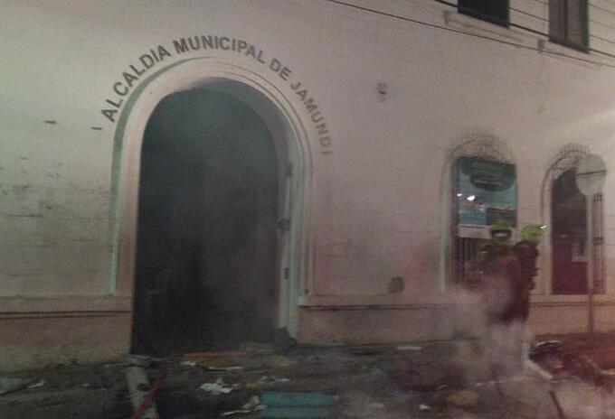 El alcalde del municipio rechazó los hechos de violencia que opacaron la jornada pacífica de movilización que habían tenido.