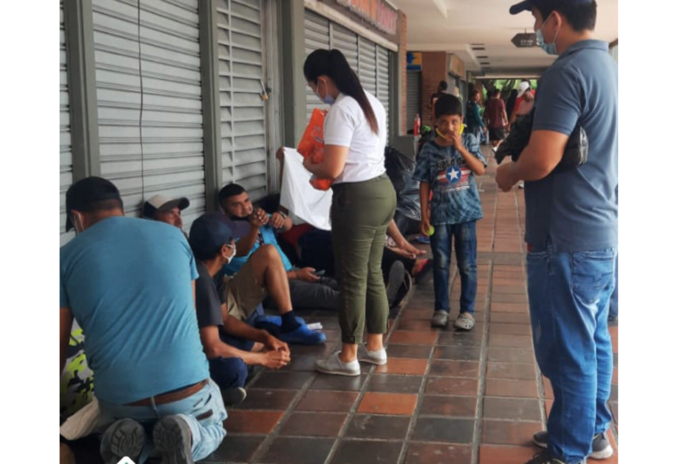Venezolanos varados por bloqueos en Cali