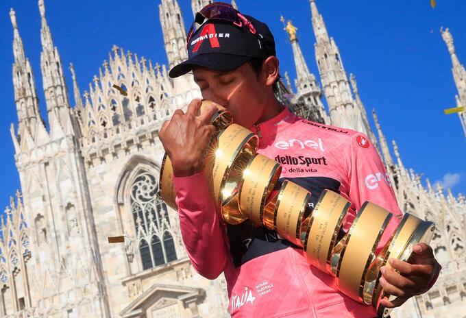 Egan Bernal se alza como campeón del Giro de Italia 2021 Egan Bernal se alza como campeón del Giro de Italia 2021