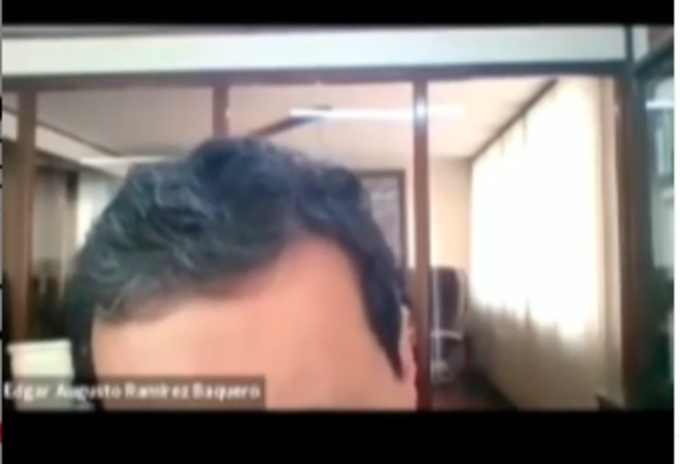 Profesor regañando a estudiante de U Rosario por foto de perfil del paro