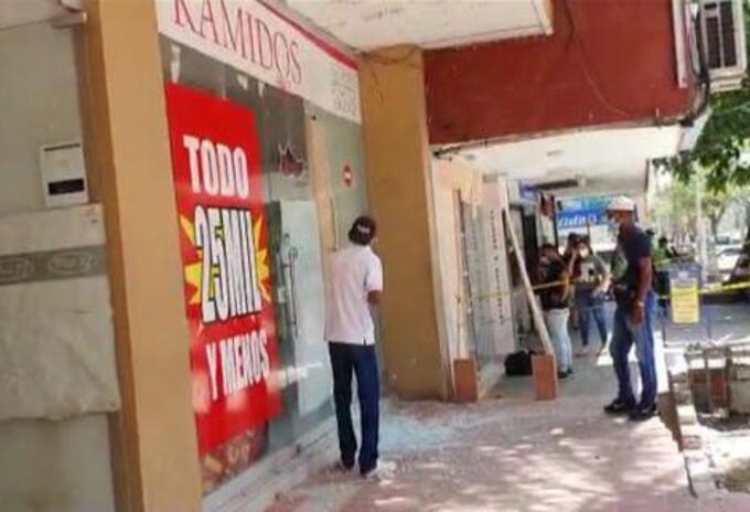 Daños por disturbios en cercanías al estadio Romelio Martínez