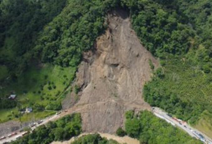 Cierre total de la vía entre Godó y Guineales entre Dabeiba-Mutatá, Antioquia.