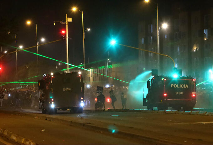 ENFRENTAMIENTOS ENTRE MANIFESTANTES Y POLICIA EN PORTAL LAS AMERICAS 21 DE MAYO