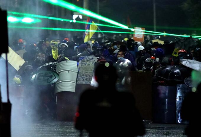 ENFRENTAMIENTOS ENTRE MANIFESTANTES Y POLICIA EN PORTAL LAS AMERICAS 21 DE MAYO