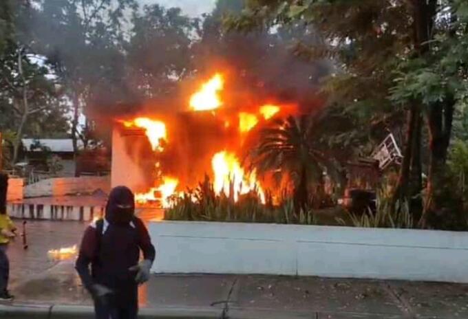 Un CAI, una estación de servicio y un colegio fueron objeto de ataques en Neiva