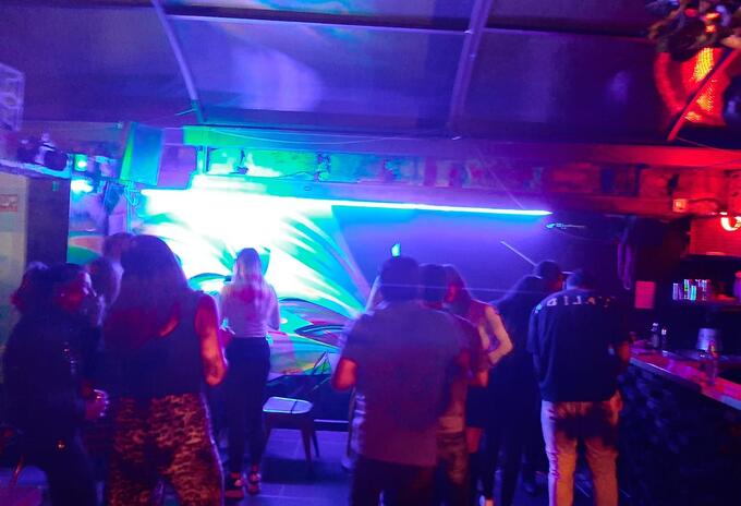 FIESTA CLANDESTINA