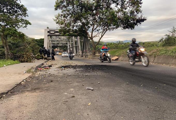 Puente Simón Bolívar, sobre el río La Vieja, entre Pereira (Risaralda) y Cartago (Valle del Cauca)