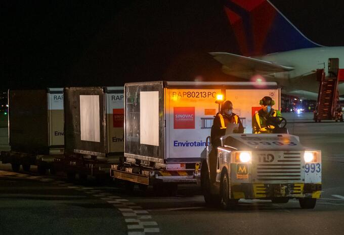 Llegan vacunas de Sinovac a Colombia