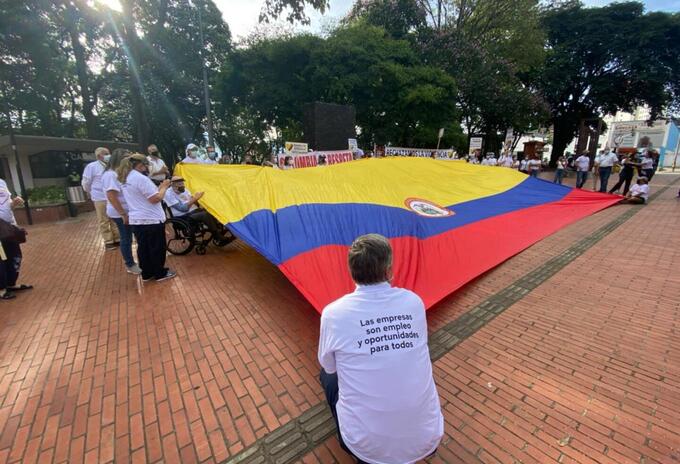Marcha de ciudadanos en Medellín.