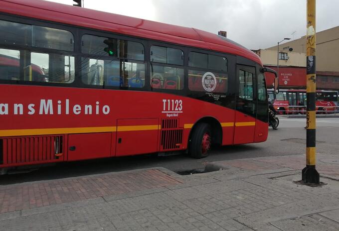 Bus de Transmilenio pinchado en el sur de Bogotá