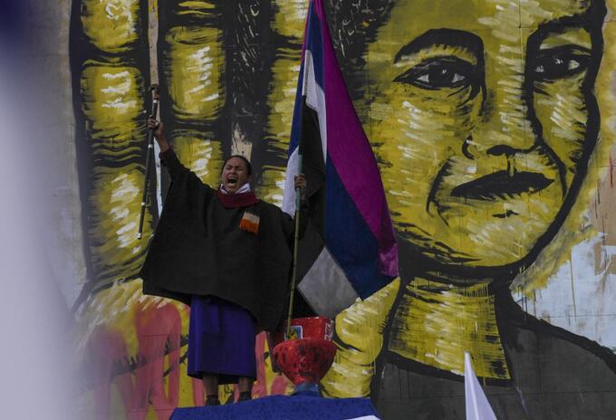 Paro nacional: indígena misak grita consignas durante manifestación