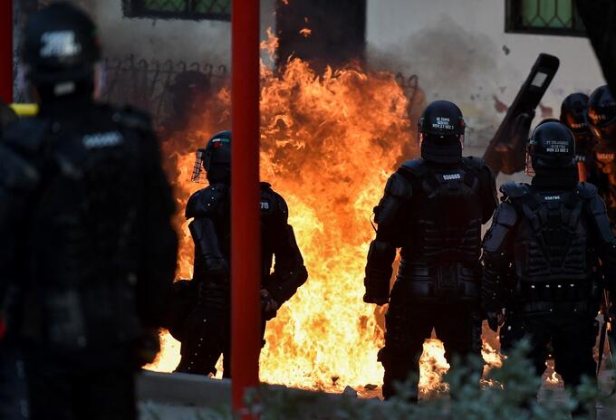 Disturbios en Colombia después de protestas, en medio del paro nacional.