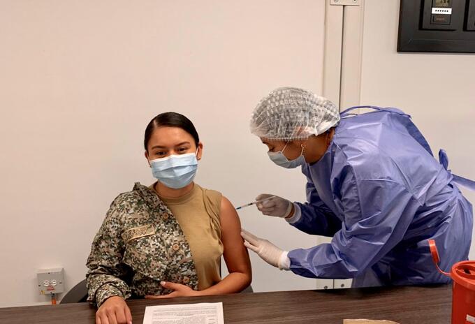 VACUNACIÓN FUERZAS MILITARES.