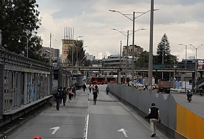 BLOQUEOS EN TRANSMILENIO BLOQUEOS EN TRANSMILENIO